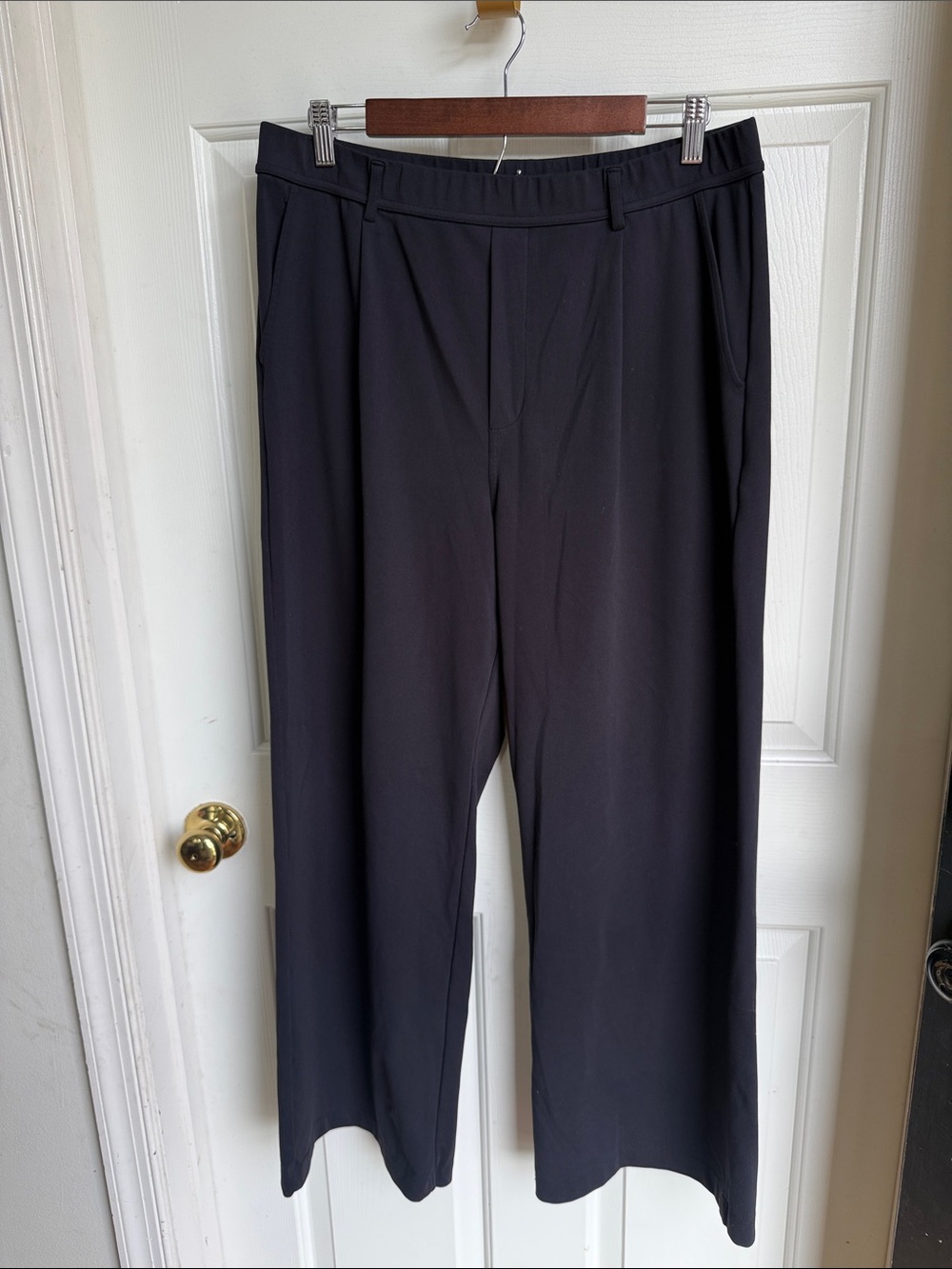 HALARA Black Wide-Leg Trousers with Pleated Front